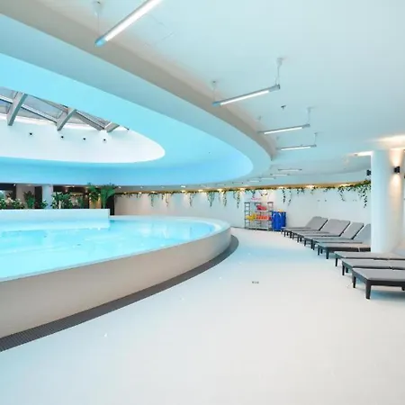 Hanza Tower White Sky & High Floor Pool & Jacussi & Sauna Appartement
