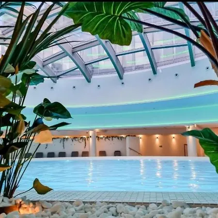 Appartement Hanza Tower White Sky & High Floor Pool & Jacussi & Sauna